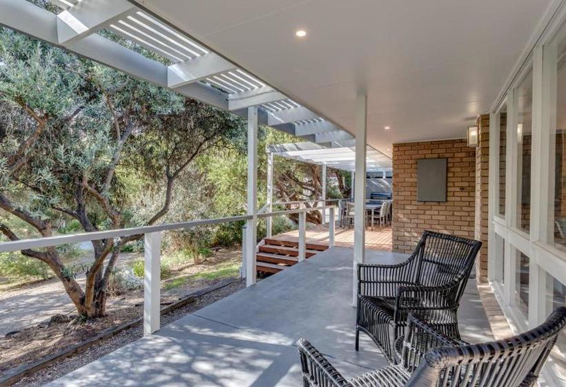 Serenity On Tarakan   Quiet Location Near Bay