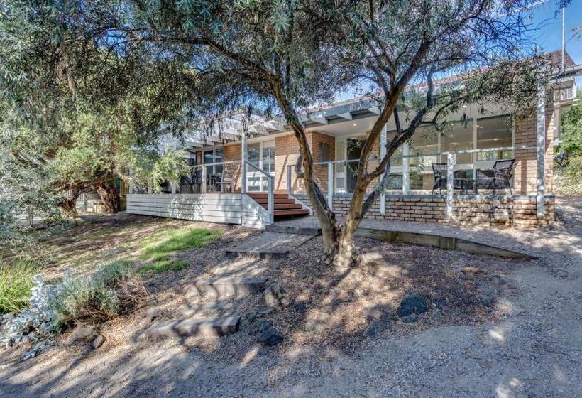 Serenity On Tarakan   Quiet Location Near Bay