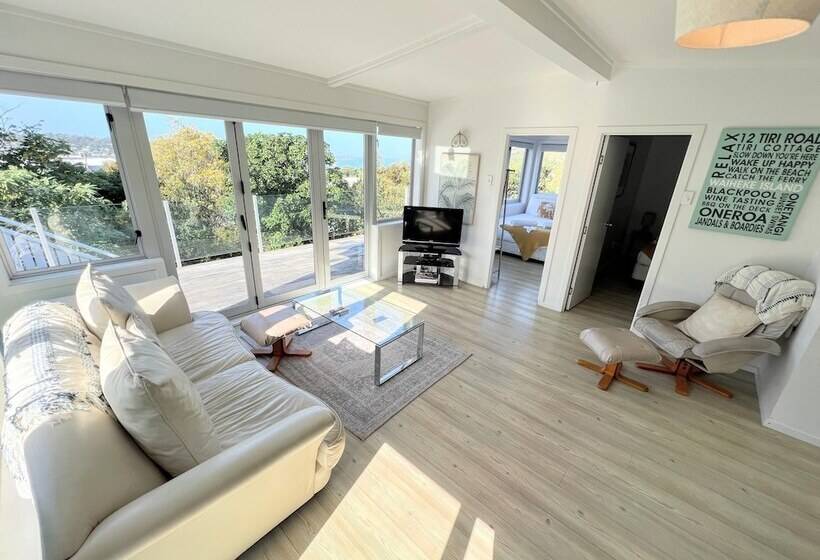 Tiri Cottage Seaviews In Oneroa