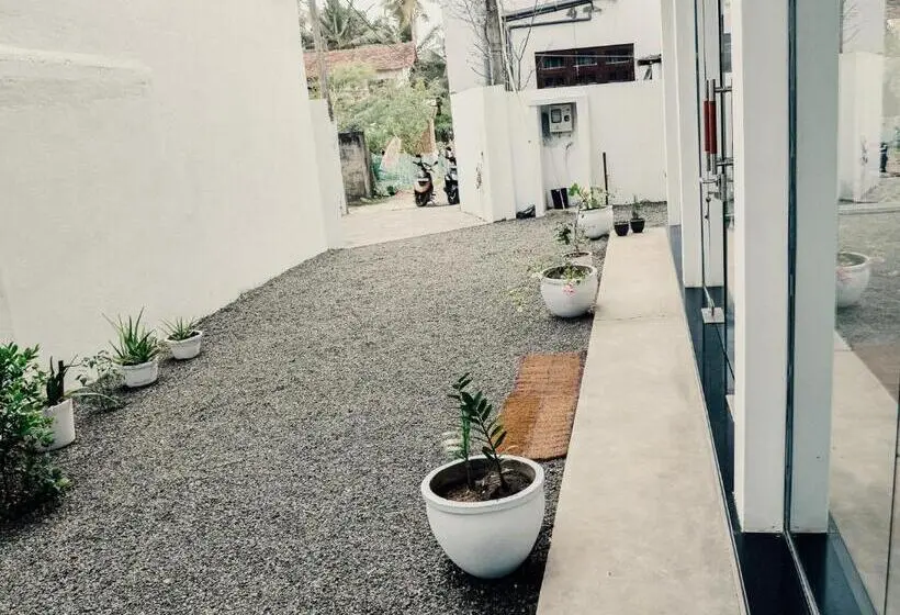 ホテル Keanu Resort Ambalangoda