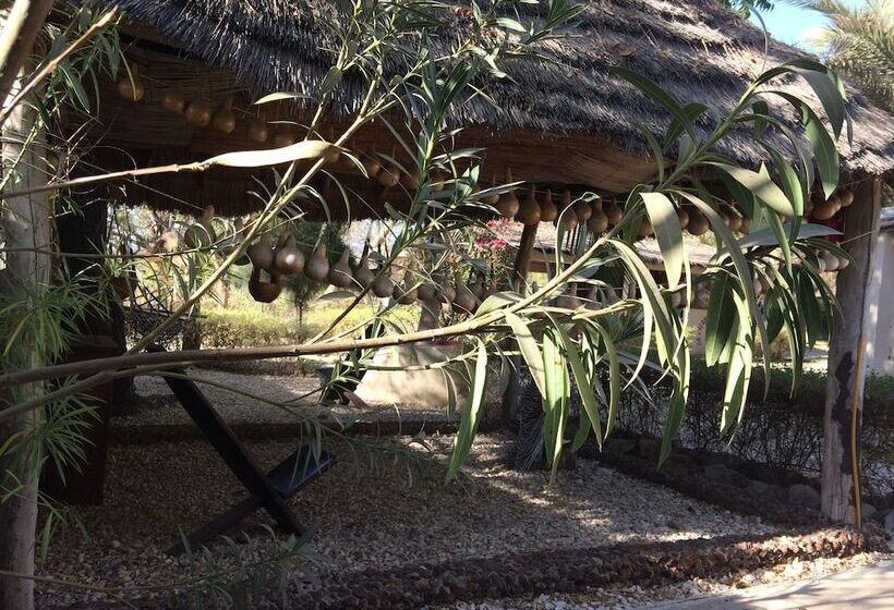 هتل Africa Strike Lodge