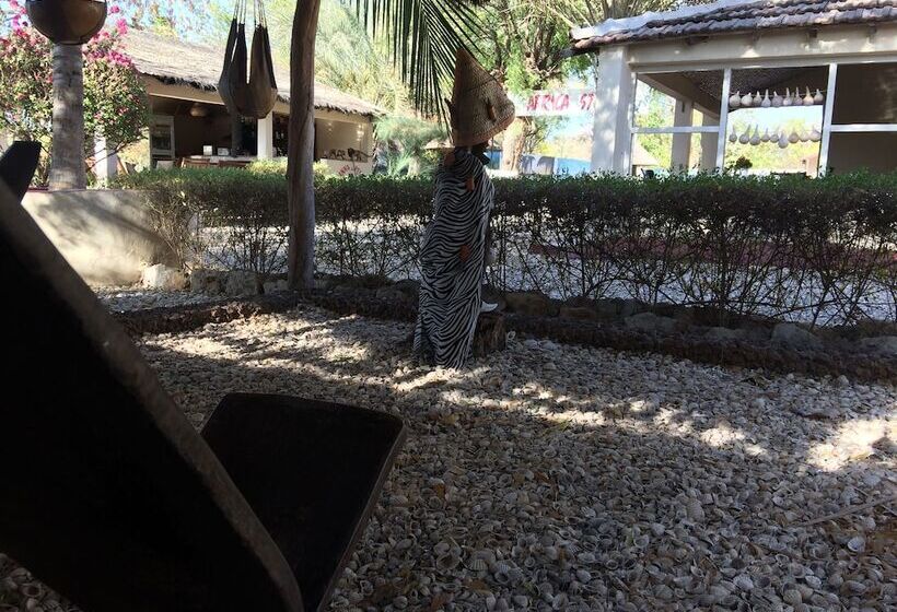 هتل Africa Strike Lodge