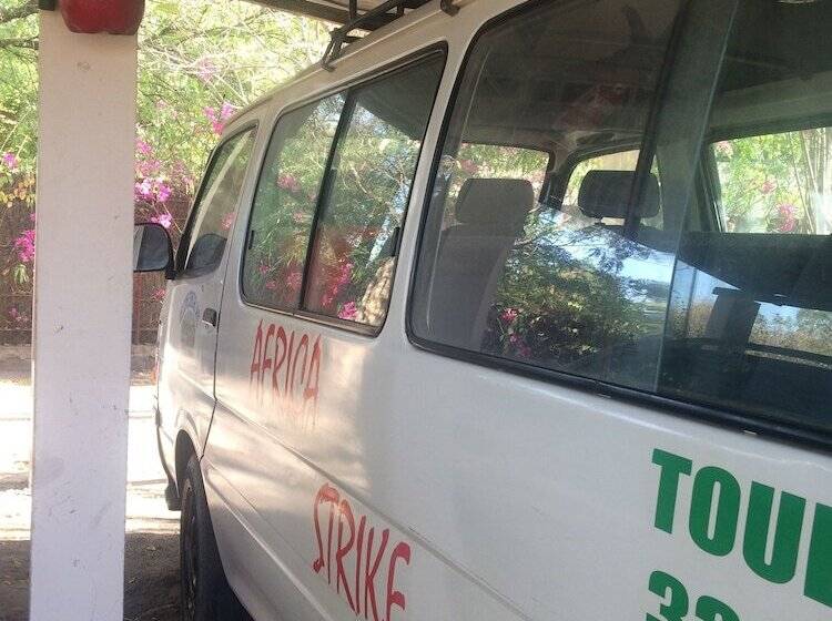 هتل Africa Strike Lodge