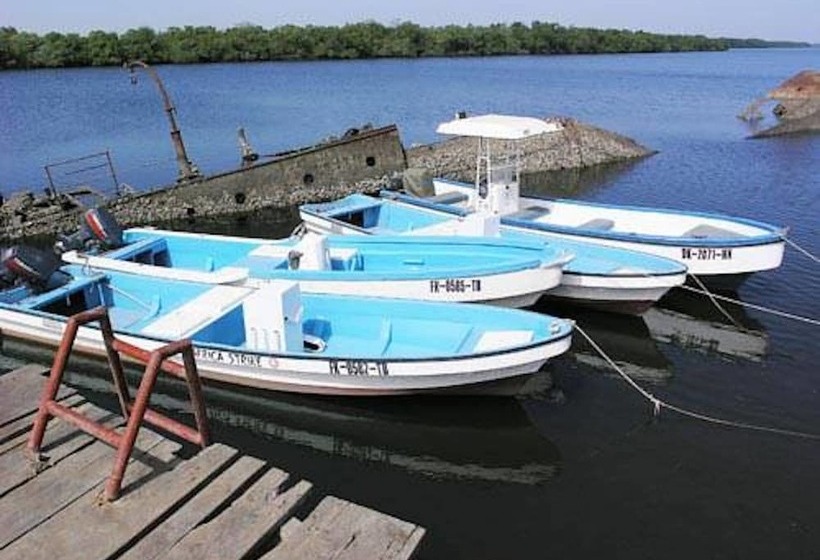 هتل Africa Strike Lodge