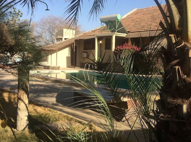 هتل Africa Strike Lodge