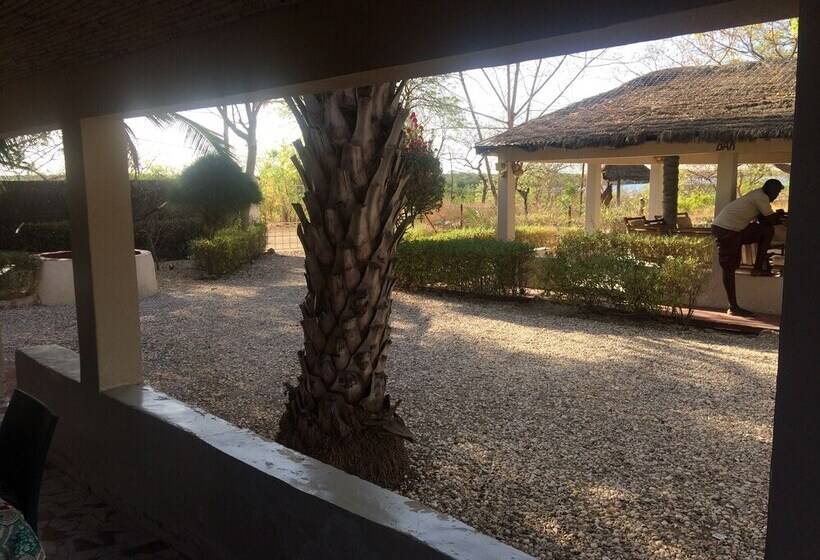 هتل Africa Strike Lodge