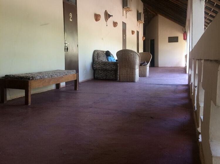 هتل Africa Strike Lodge