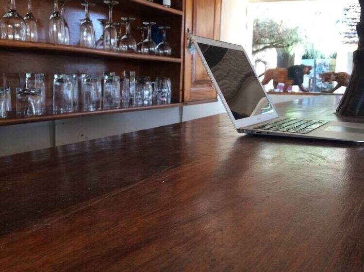 هتل Africa Strike Lodge