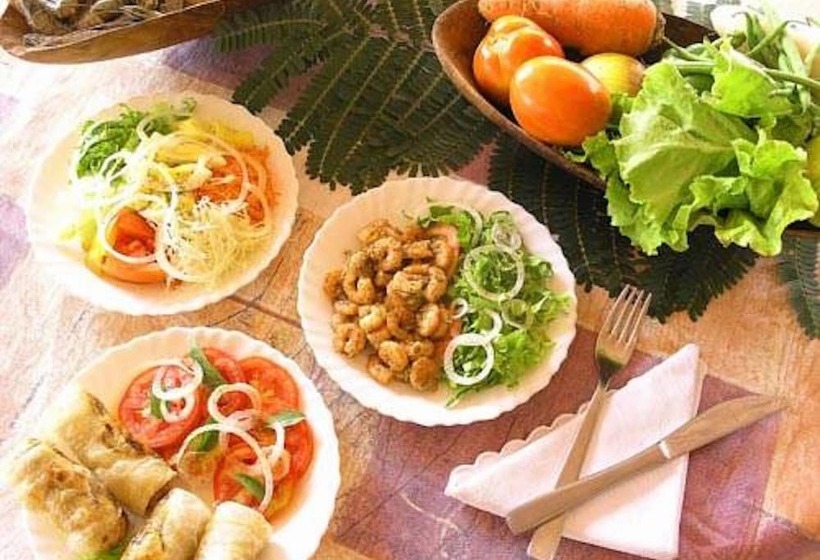 هتل Africa Strike Lodge