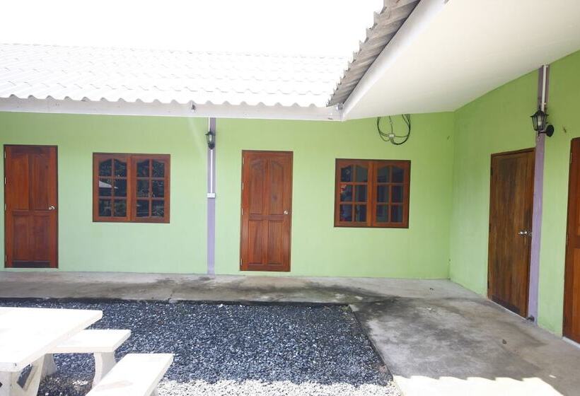 בית מלון כפרי Areeya Resort