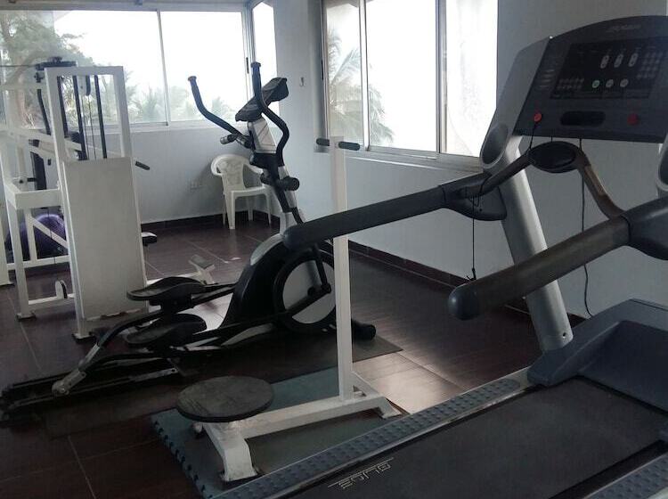 هتل Atlantis Beach