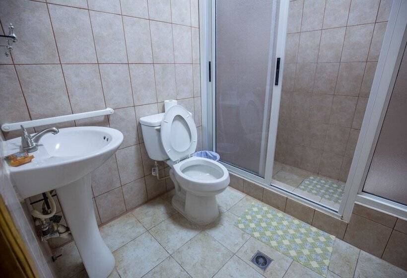 هتل Atlantis Beach