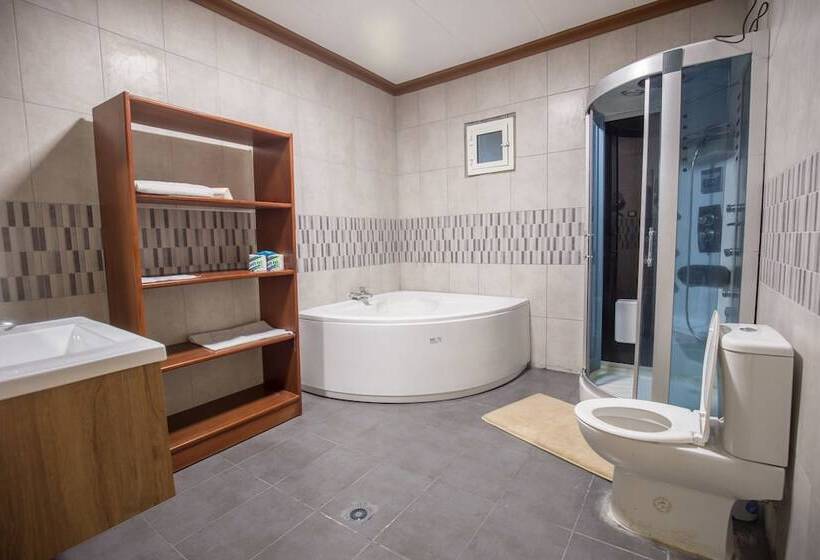 هتل Atlantis Beach