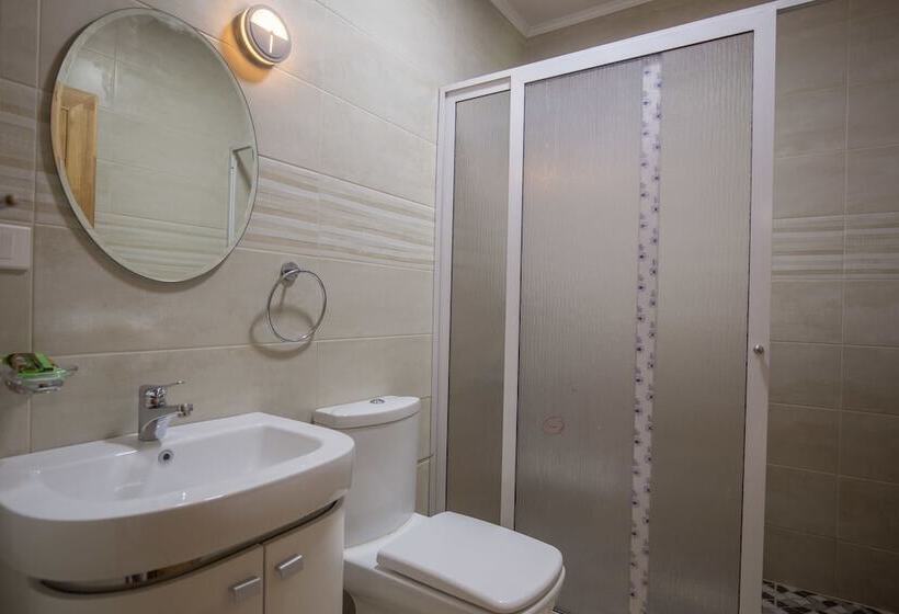 هتل Atlantis Beach