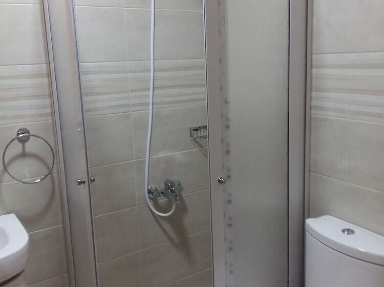 هتل Atlantis Beach