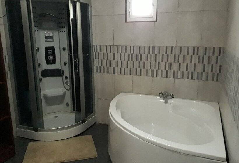 هتل Atlantis Beach