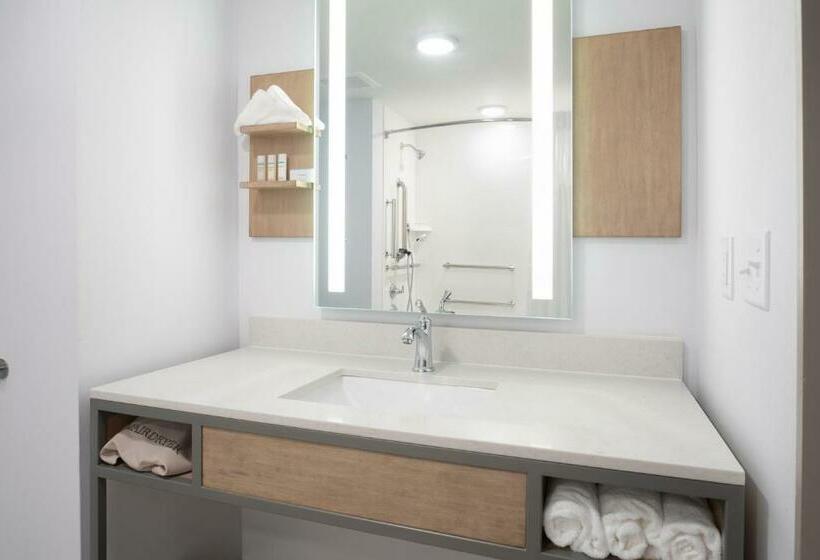 هتل Hilton Garden Inn Omaha Aksarben Village