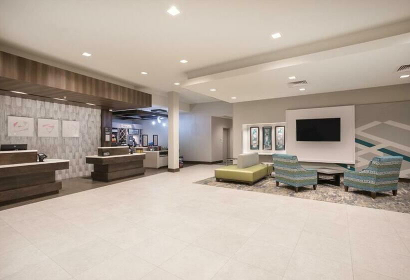 هتل Hilton Garden Inn Omaha Aksarben Village