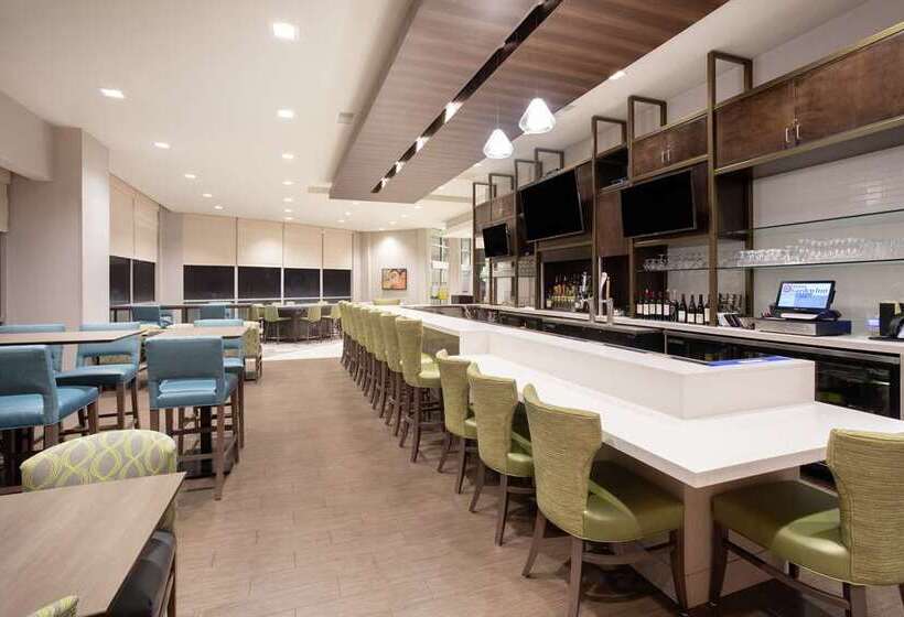 هتل Hilton Garden Inn Omaha Aksarben Village