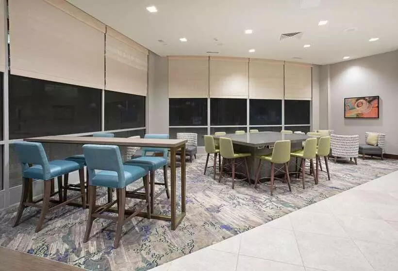 ホテル Hilton Garden Inn Omaha Aksarben Village