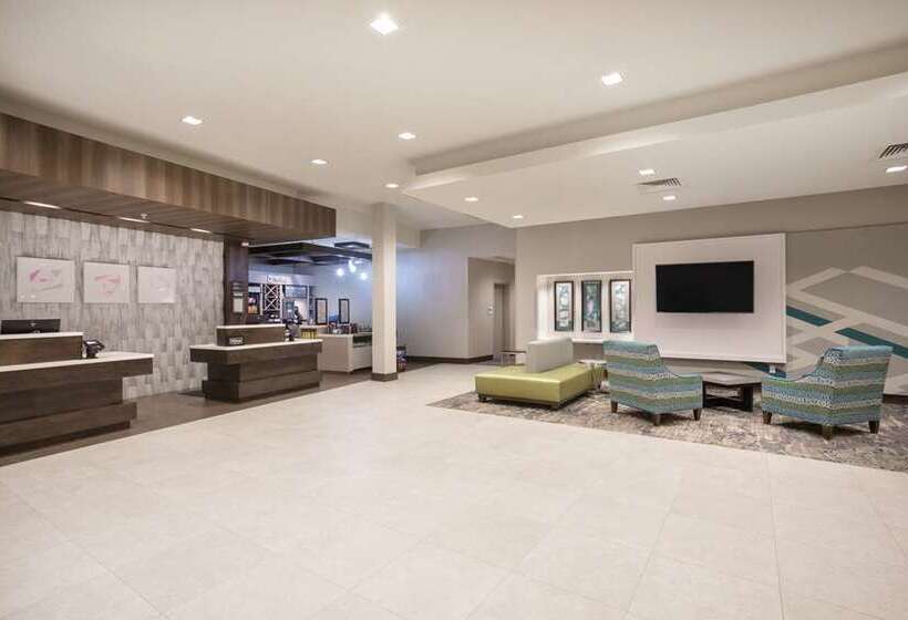 هتل Hilton Garden Inn Omaha Aksarben Village