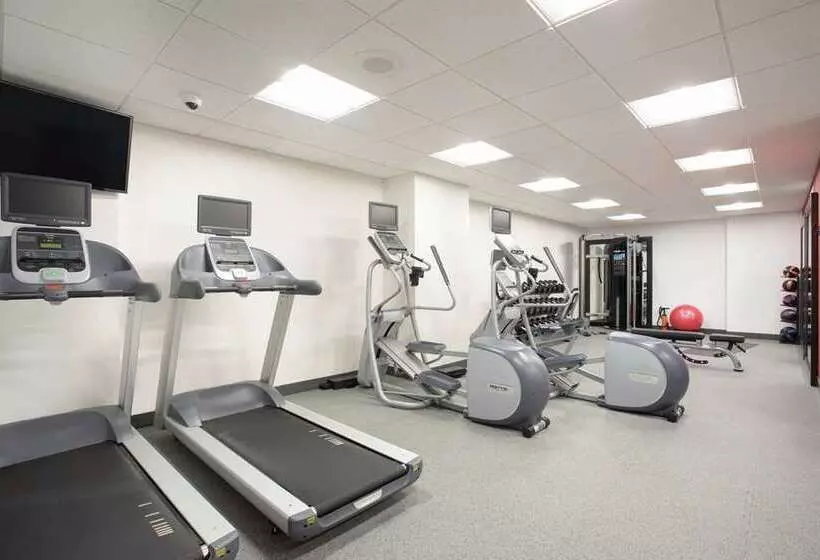 ホテル Hilton Garden Inn Omaha Aksarben Village
