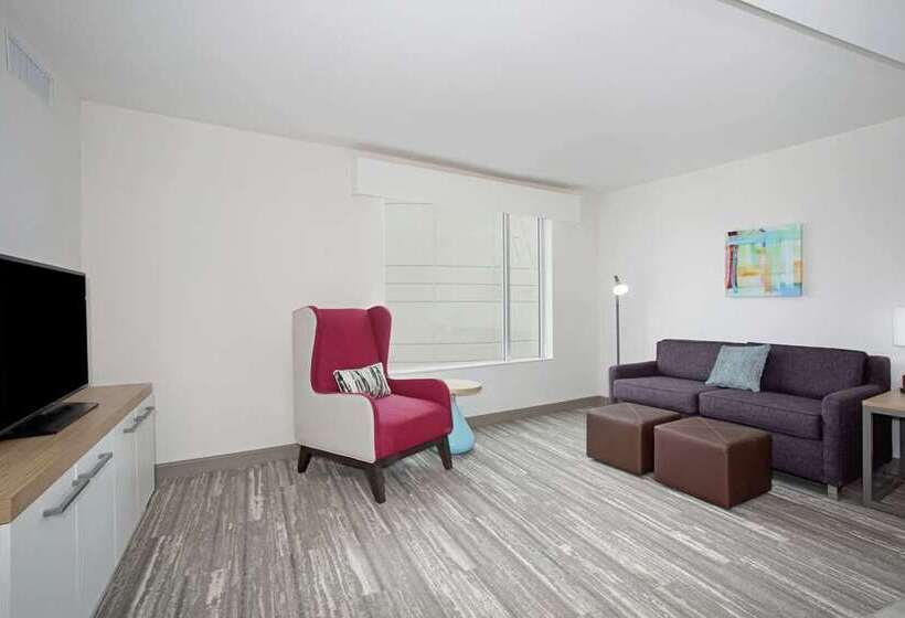 هتل Hilton Garden Inn Omaha Aksarben Village