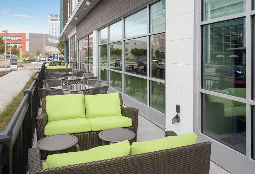 هتل Hilton Garden Inn Omaha Aksarben Village