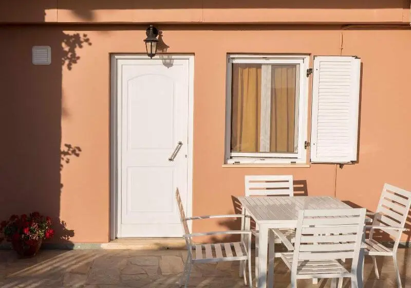 Hotelli Petritos Rooms And Studios