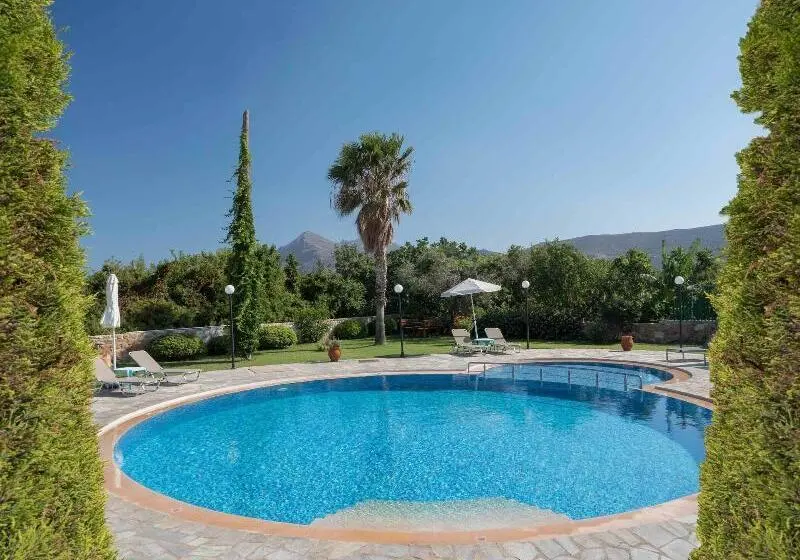Hotelli Petritos Rooms And Studios
