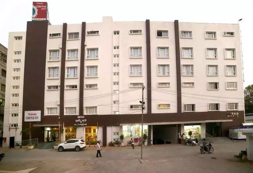 Hotelli Triguna Clarks Inn Kurnool