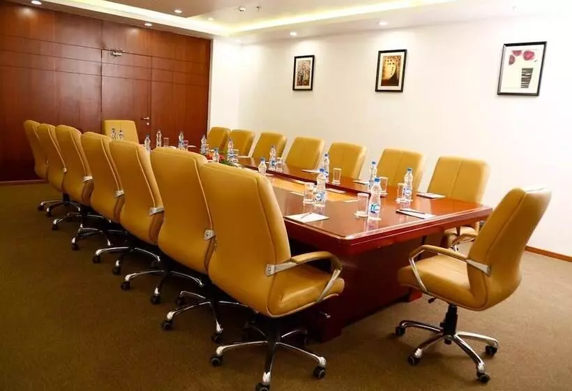 Hotelli Triguna Clarks Inn Kurnool