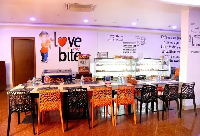 Hotelli Triguna Clarks Inn Kurnool