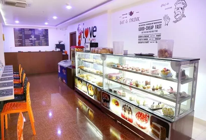 Hotelli Triguna Clarks Inn Kurnool