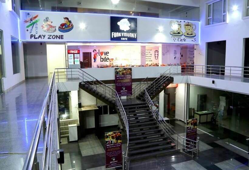 בית מלון כפרי Triguna Clarks Inn Kurnool