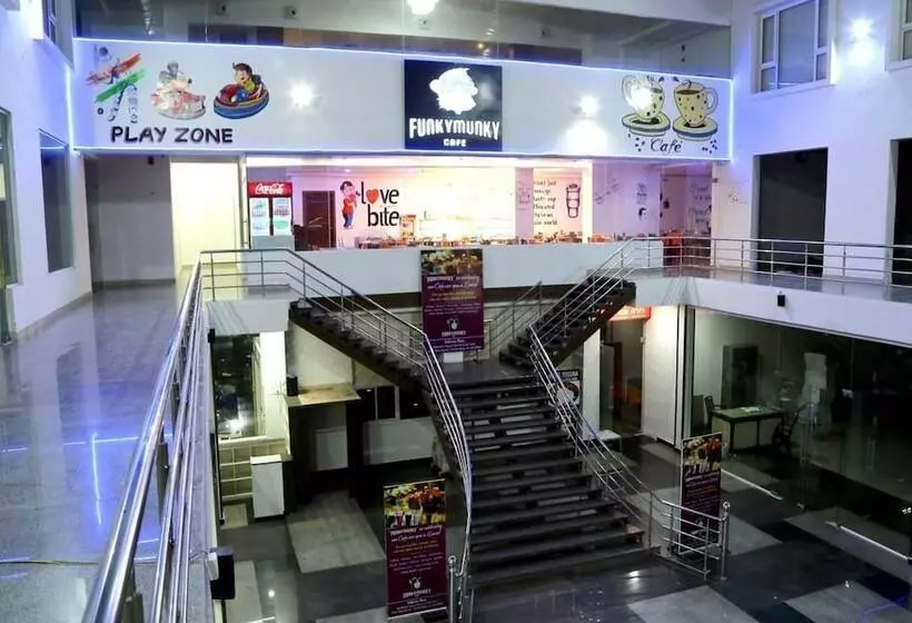 Hotelli Triguna Clarks Inn Kurnool