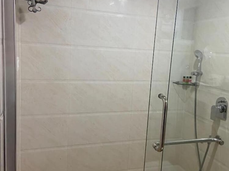 בית מלון כפרי Triguna Clarks Inn Kurnool