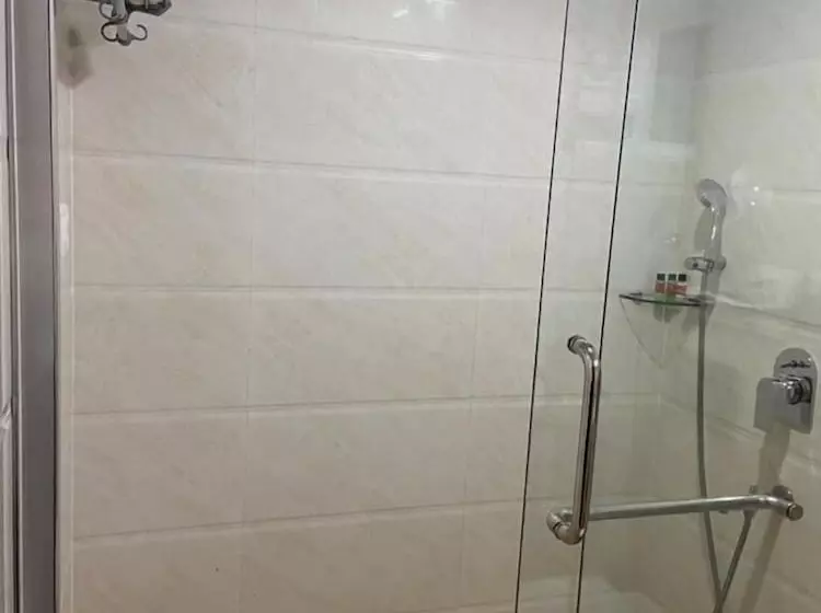 Hotelli Triguna Clarks Inn Kurnool