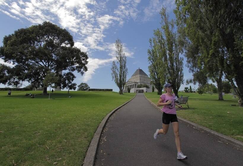 Melbourne By The Botanical Gardens
