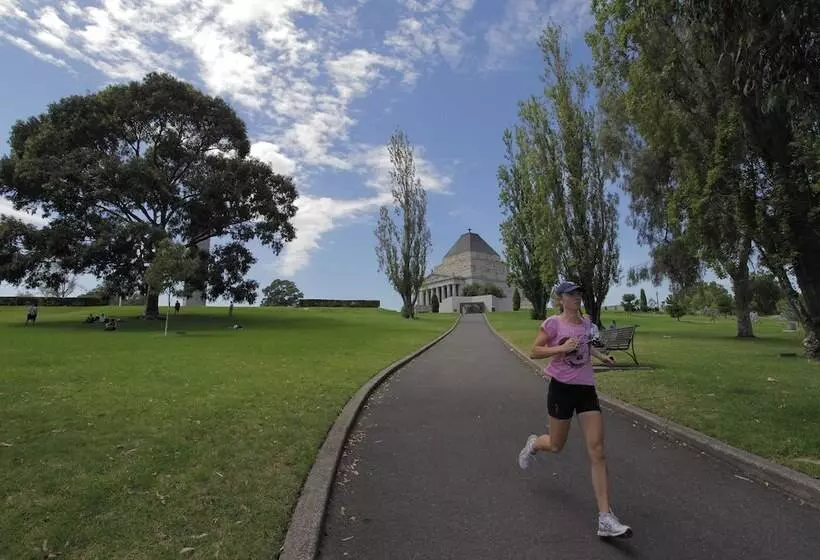 Melbourne By The Botanical Gardens