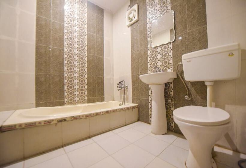 Oyo 10566 Hotel Shanti Guest House