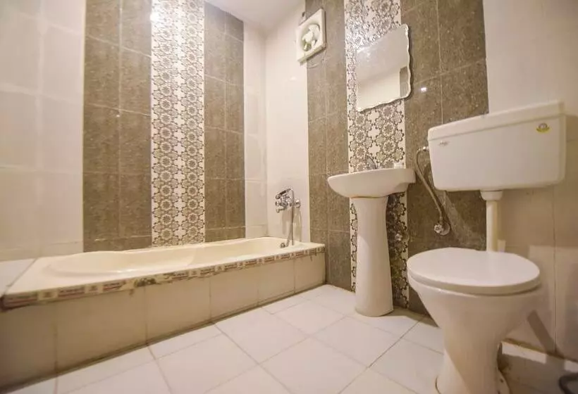 Oyo 10566 Hotel Shanti Guest House