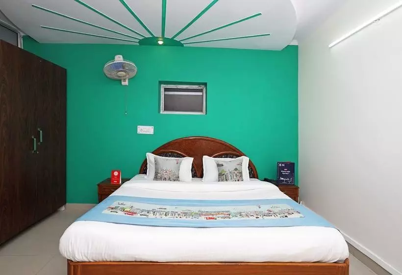 Oyo 11063 Hotel Suncity