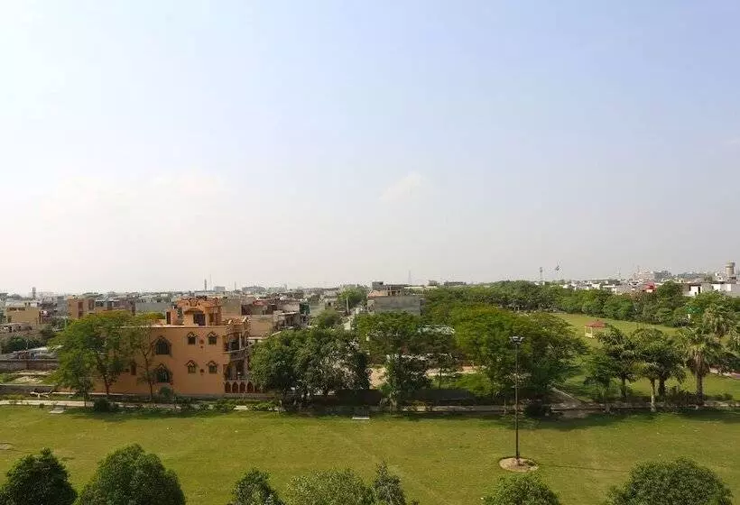 Oyo 5614 Hotel Rolex Inn