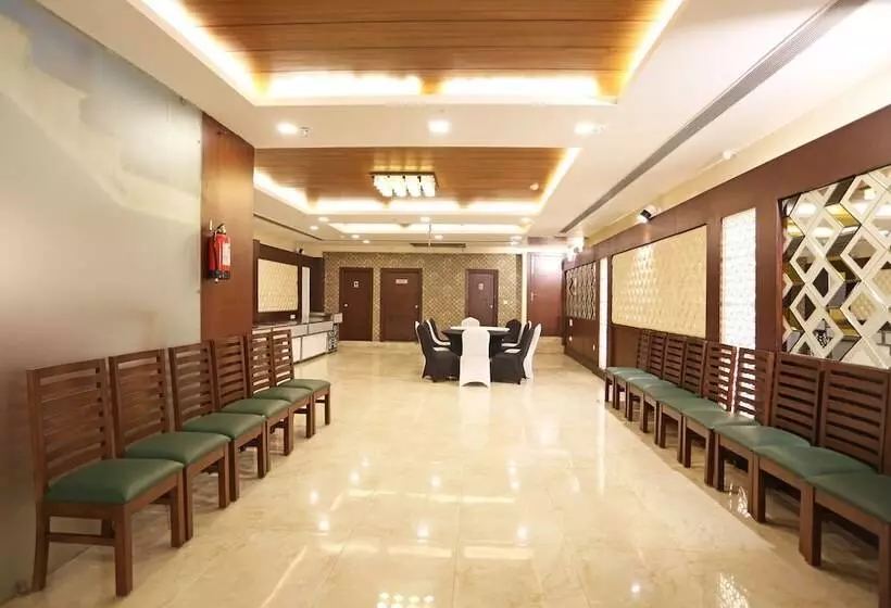 Oyo 5614 Hotel Rolex Inn