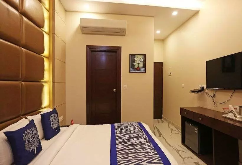 Oyo 5614 Hotel Rolex Inn