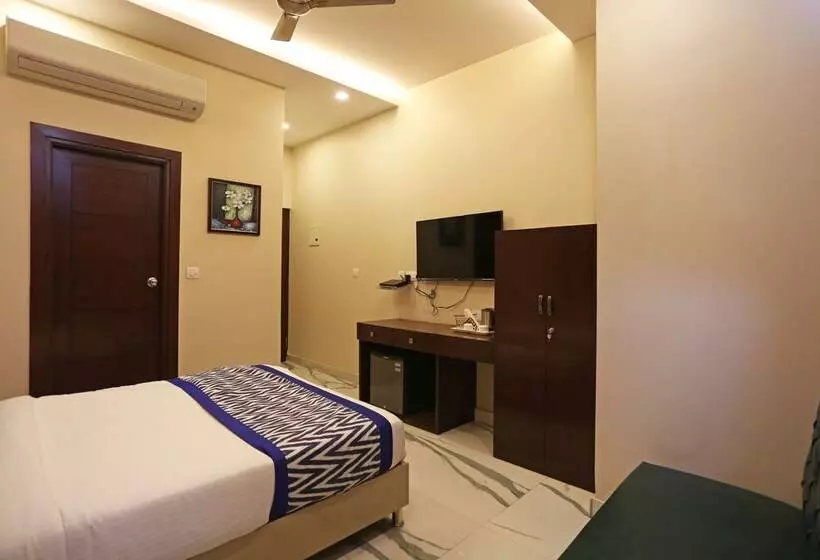 Oyo 5614 Hotel Rolex Inn