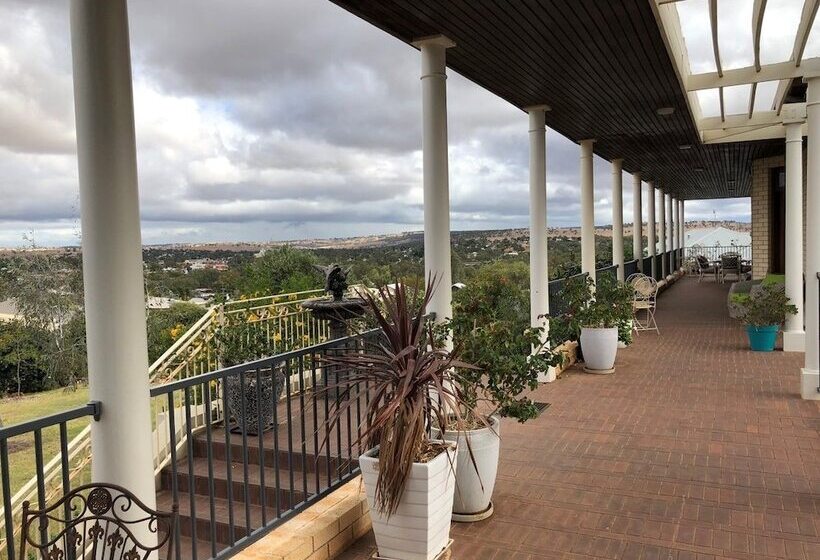 Пансион Fairway Manor Accomodation