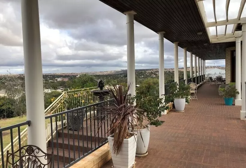 Majatalo Fairway Manor Accomodation