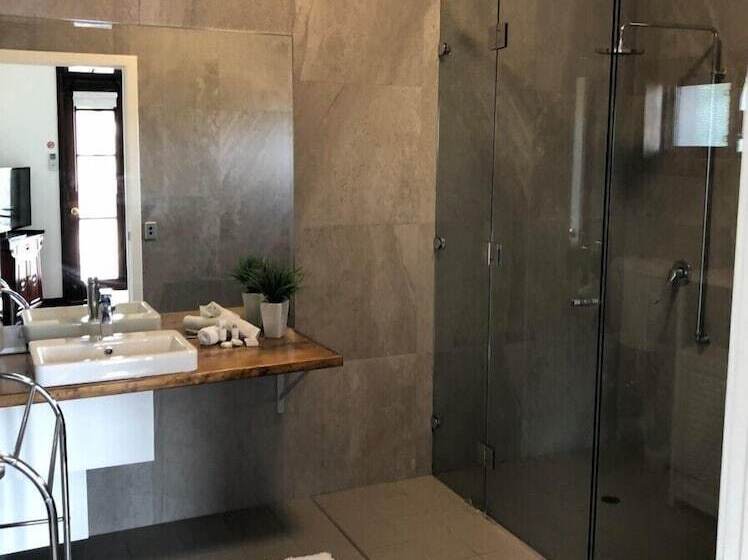 Пансион Fairway Manor Accomodation